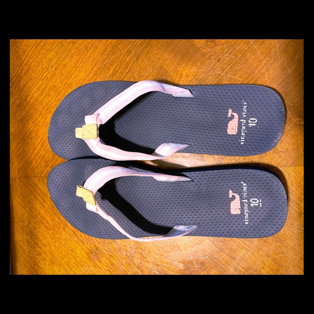 Navy & pink Vineyard Vines Flip flops